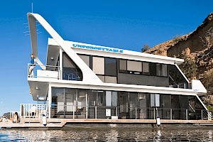 Unforgettable 11 houseboat