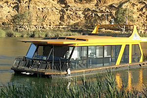 Unforgettable 12 houseboat